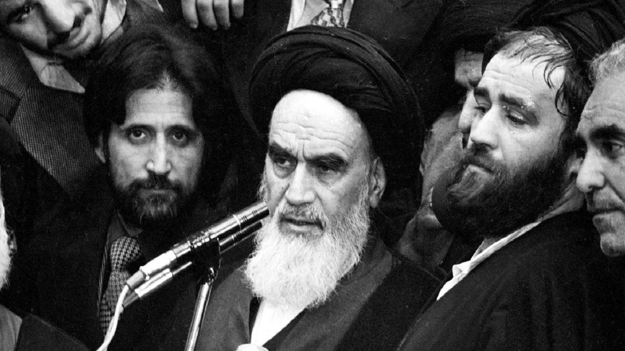 ادب امام خمینی در برابر اهانت‌های انور سادات!
