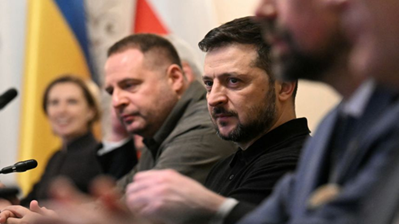 گاردین: رسوایی فساد در اوکراین، رابطه ویژه زلنسکی با دستیار ارشد او را تهدید می‌کند