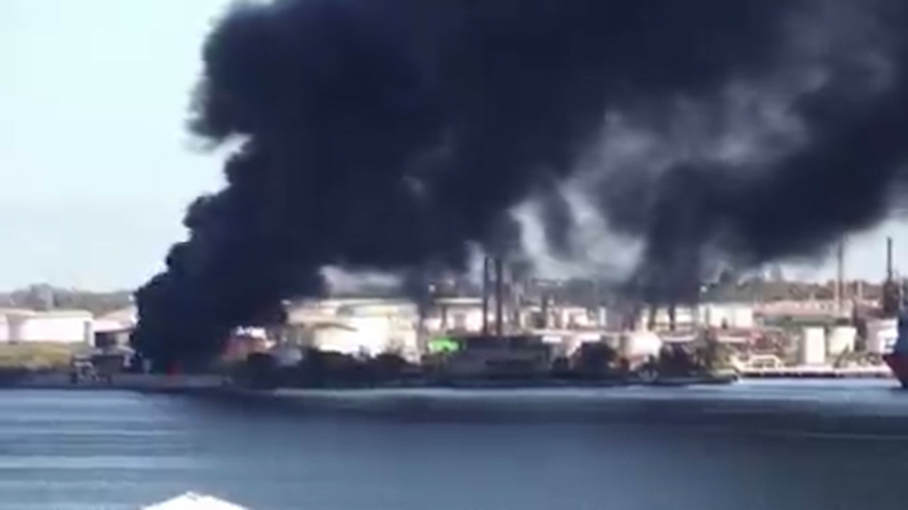 آتش‌سوزی در بزرگترین پالایشگاه نفت کوبا + فیلم