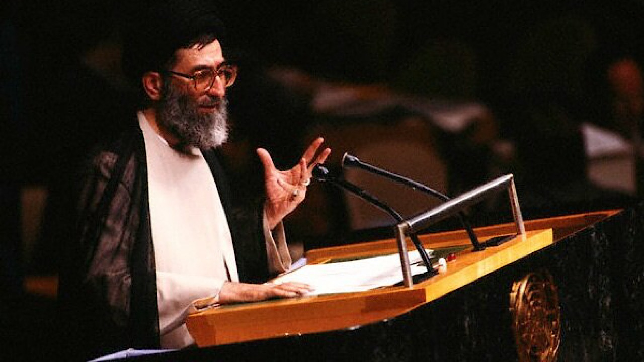 آیت‌الله خامنه‌ای: زبان فارسی باید در سازمان ملل طنین‌انداز شود