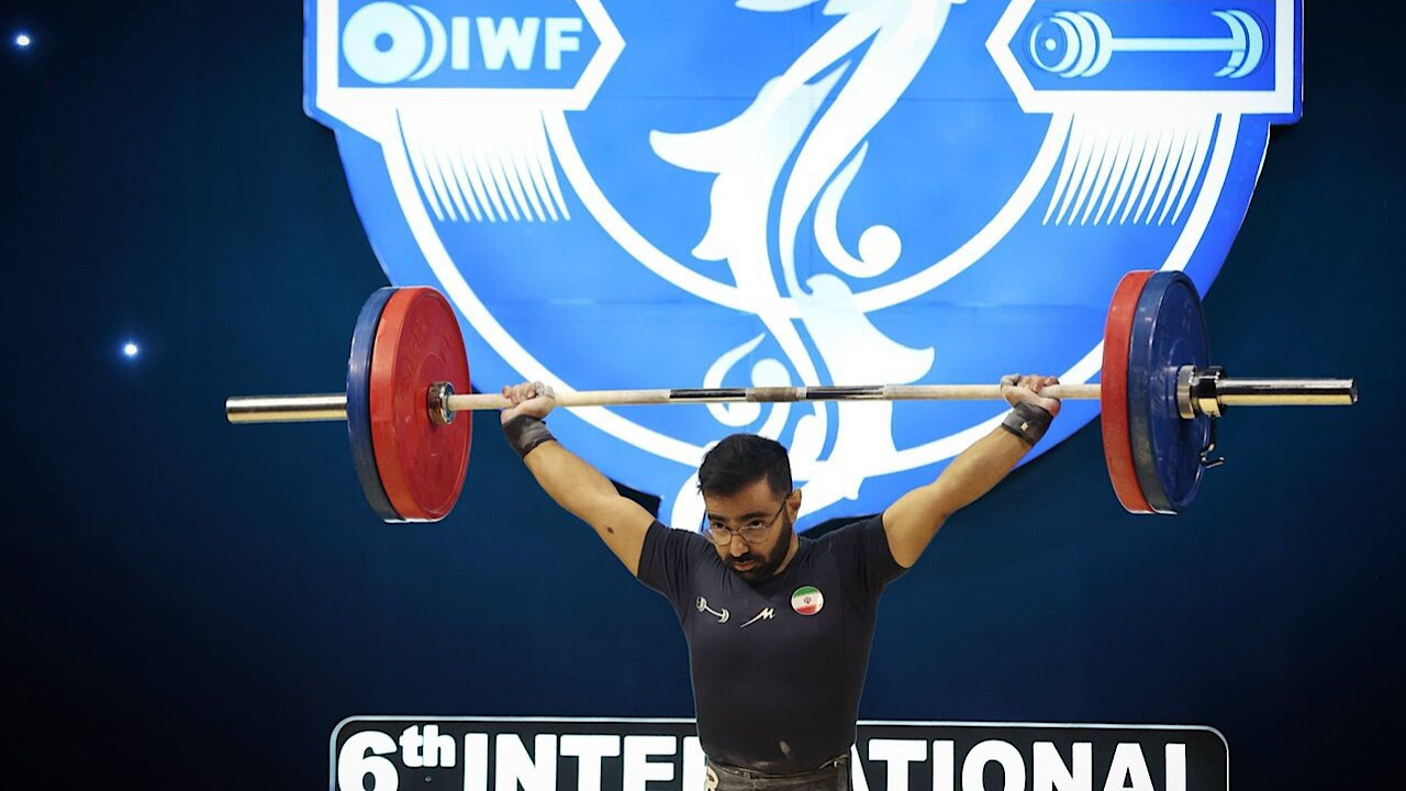 وزنهبرداری جام فجر؛ قشقایی در دسته ۶۵ کیلوگرم طلا گرفت