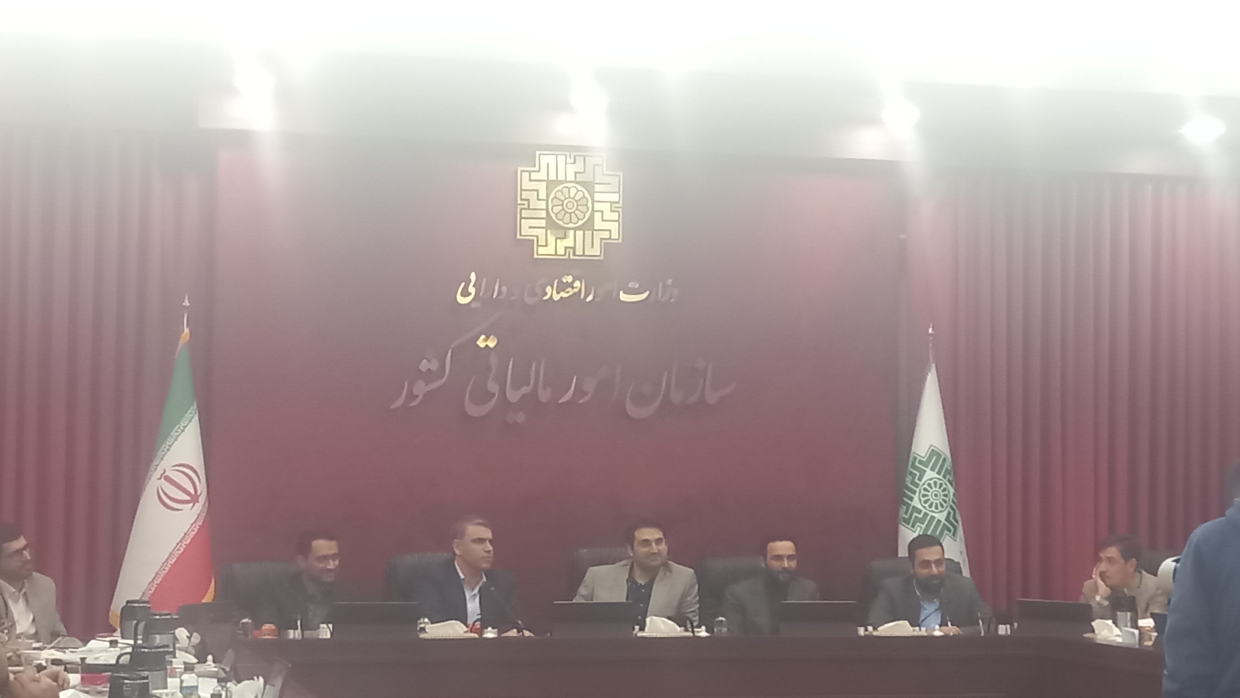 دریافت مالیات  از تمامی شرکت‌های دولتی و خصوصی سود آور