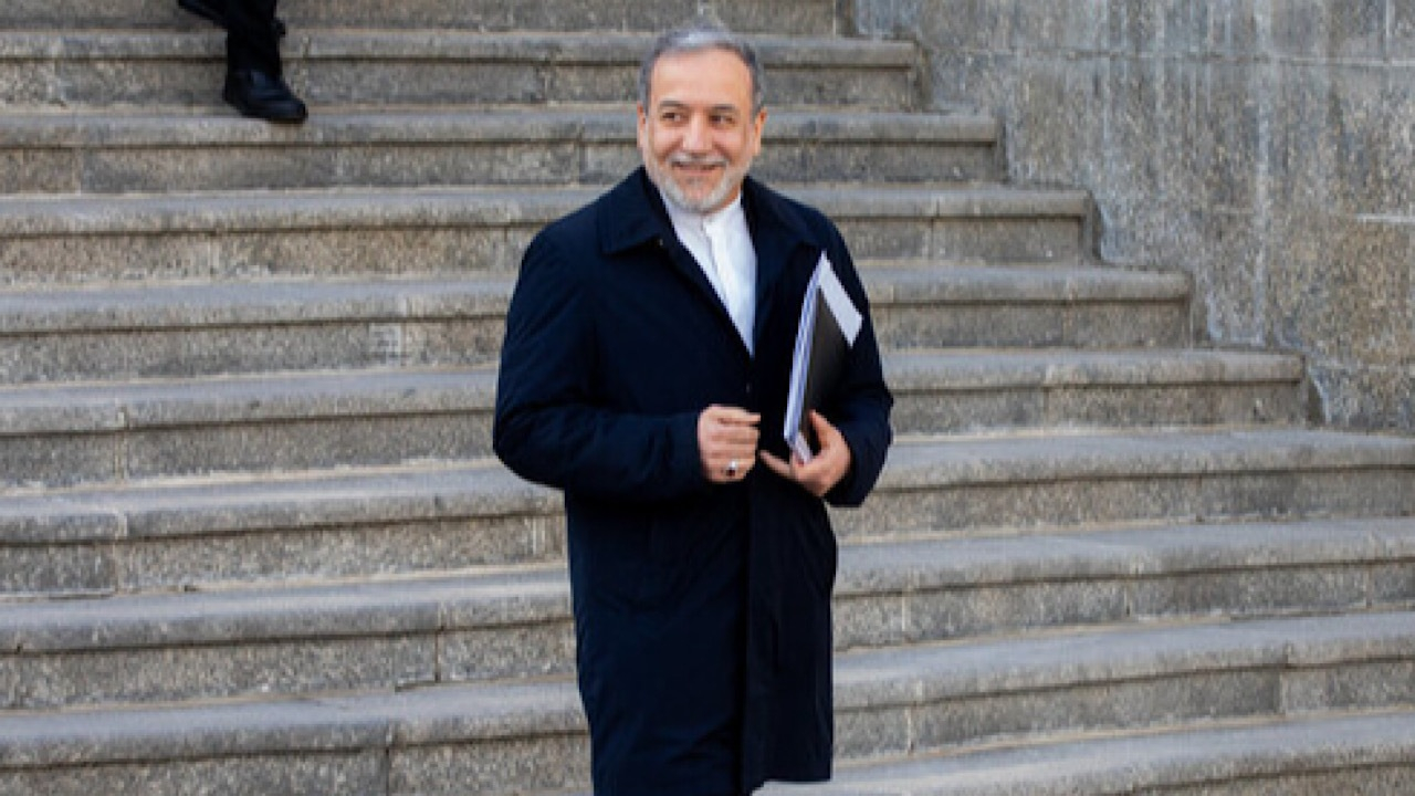 عراقچی: در روز‌های اخیر تماسی با ویتکاف نداشته‌ایم