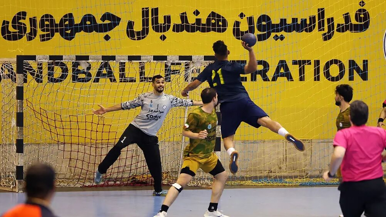 شروع دوباره لیگ برتر هندبال پس از ۴۰ روز وقفه؛ هیجان در پنج شهر اوج میگیرد