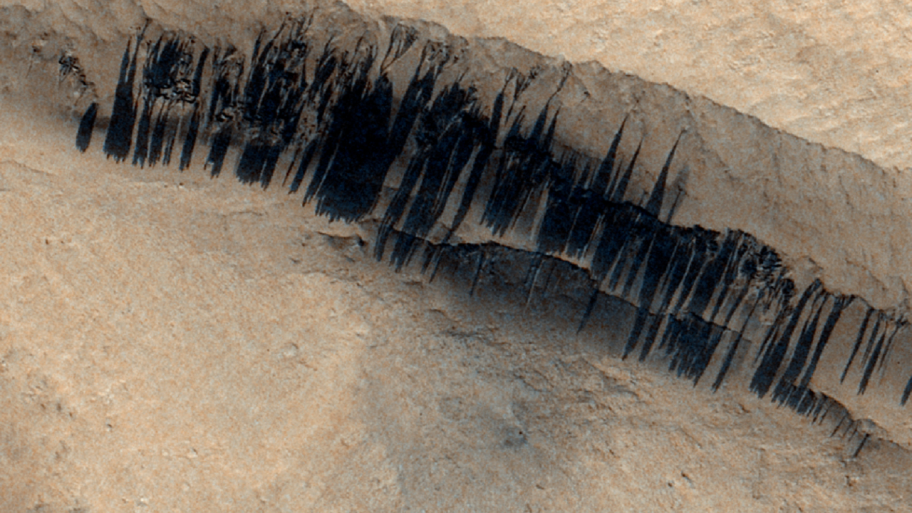 توضیح خطوط تاریک روی دامنه‌های مریخ