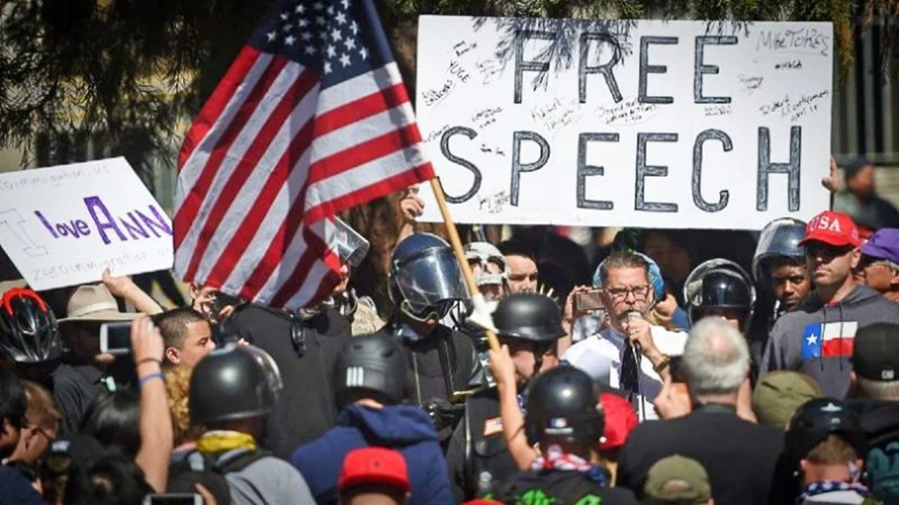 جنگ علیه رسانه، بازگشت مککارتیسم؟