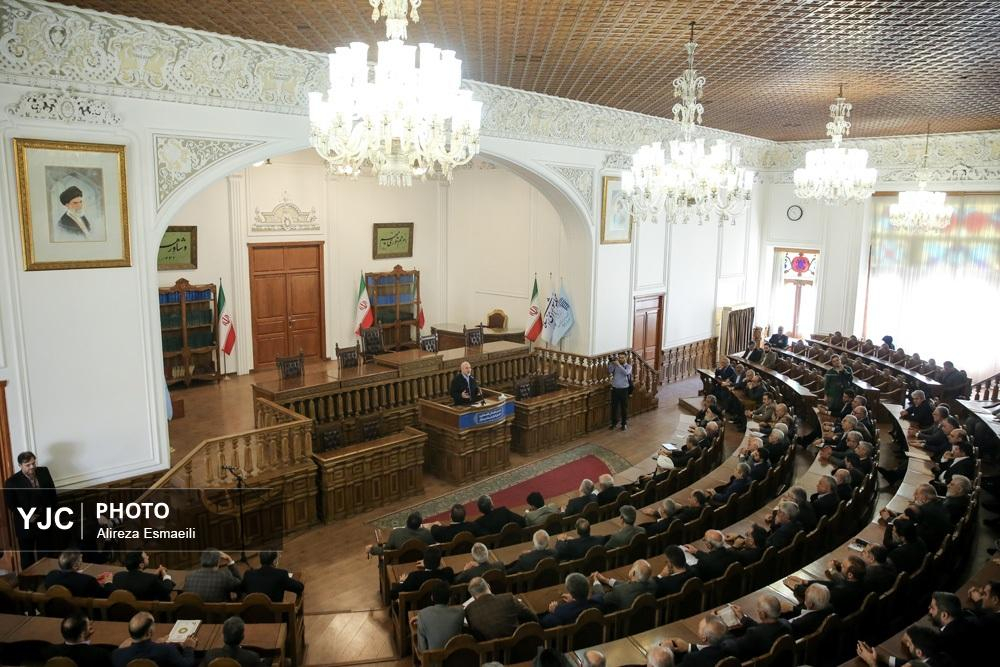 نشست فعالان اقتصادی و اعضای اتاق اصناف با رئیس مجلس