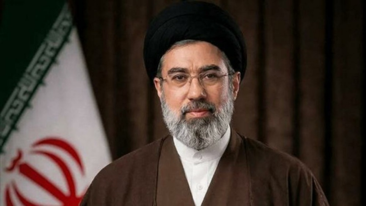 زندگی‌نامه آیت‌الله سید مجتبی خامنه‌ای؛ از جبهه تا اجتهاد و رهبری