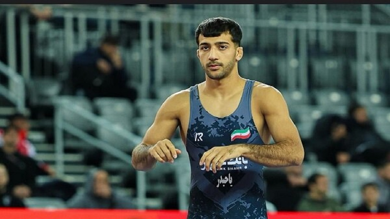 کشتکار قهرمان جهان را در هم کوبید و به نیمه نهایی رسید + فیلم