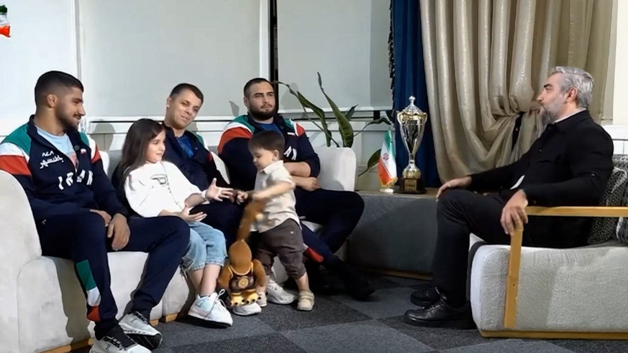 روایتی از قهرمانان مردمی ایران در بدون تعارف با پرچمداران گوش شکسته کشور + فیلم