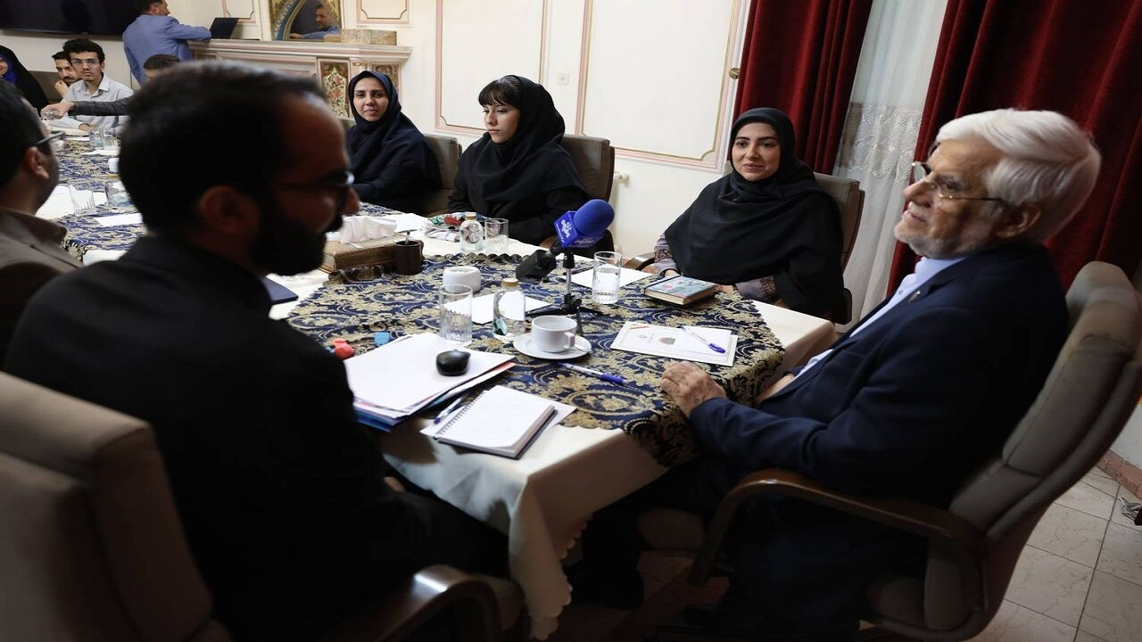عارف: نخبگان سرخورده نشوند؛ نظام اداری هنوز نیازمند اصلاح است