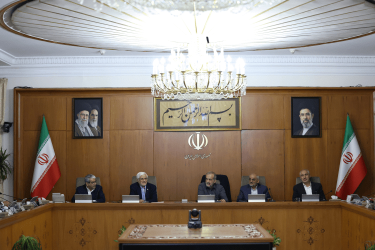 دستور پزشکیان برای تثبیت قیمت کالاهای کالابرگ و حمایت پایدار از قهرمانان