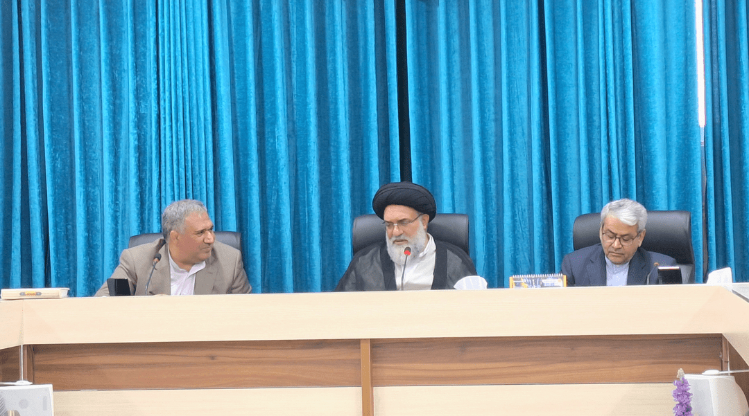 جبهه اقتصادی کشور باید همپای جبهه نظامی تقویت شود