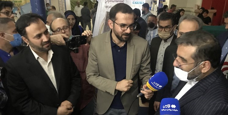 وزیر ارشاد در غرفه خبرگزاری فارس: فارس‌ رسانه‌ پیشتاز جبهه انقلاب است
