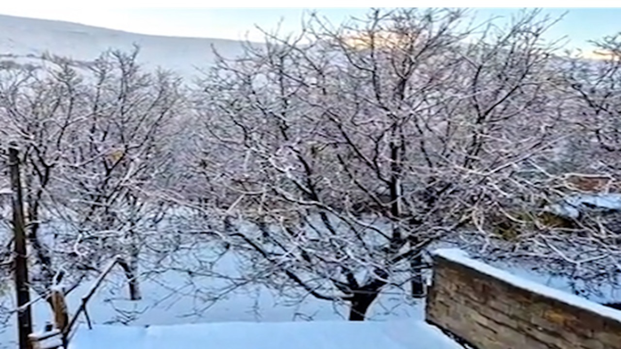 برف، عجبشیر آذربایجانشرقی را در آغوش گرفت + فیلم