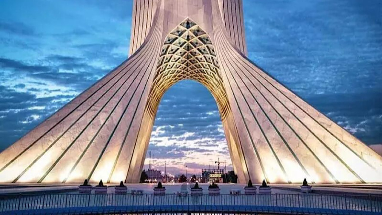 ایران با تکیه بر پشتوانه فرهنگی و اراده ملی از مسیر تمدنی خود باز نمی‌ماند