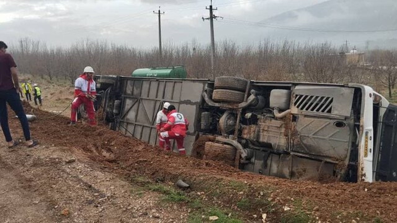 سقوط اتوبوس به دره در جاده دماوند؛ اعزام بالگرد به محل حادثه
