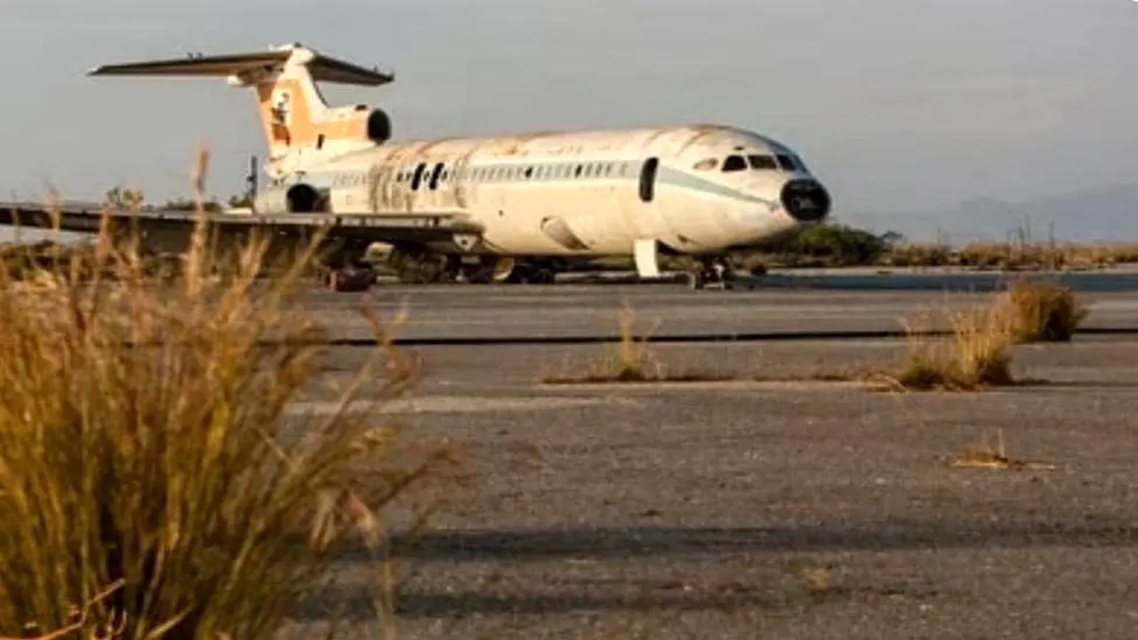 آزمون استخدامی در باند فرودگاه متروکه هند + فیلم