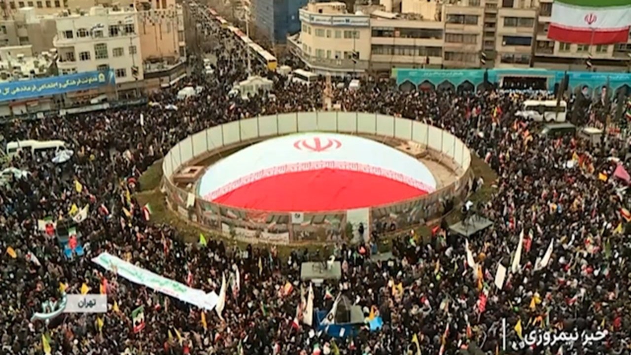 روایتی از حاشیه خیابان‌ها تا قلب راهپیمایی + فیلم