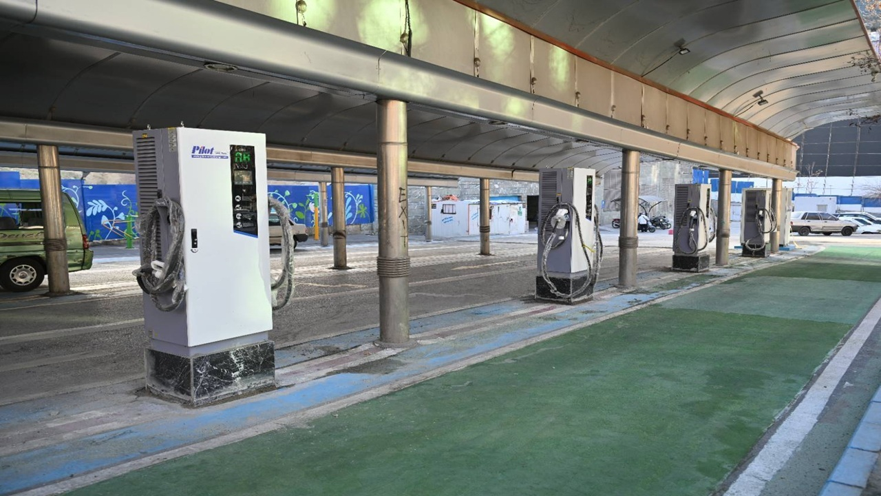 بهرهبرداری از ۲ جایگاه شارژ خودروی برقی