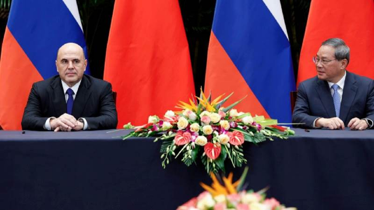 نخست‌وزیر روسیه برای دیدار با رئیس‌جمهور چین وارد پکن شد