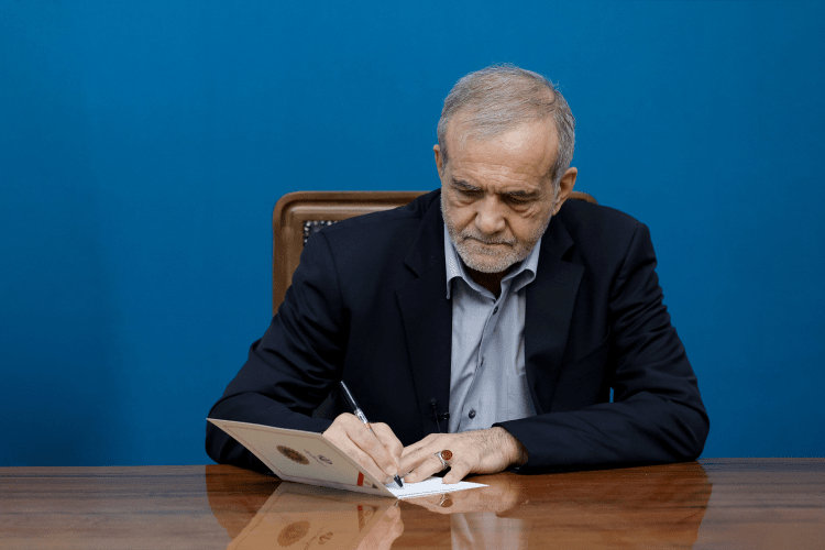 تبریک پزشکیان به قهرمانان المپیاد نجوم؛ تأکید بر فرصت‌های برابر برای نخبگان
