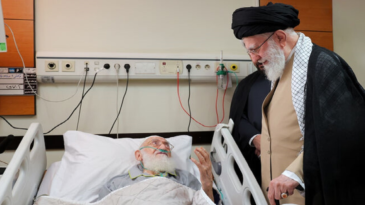 عیادت رهبر معظم انقلاب از آیتالله نوری همدانی