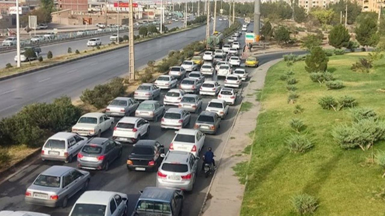 بارش برف و باران در ۱۳ استان؛ ترافیک سنگین در محور‌های اطراف تهران