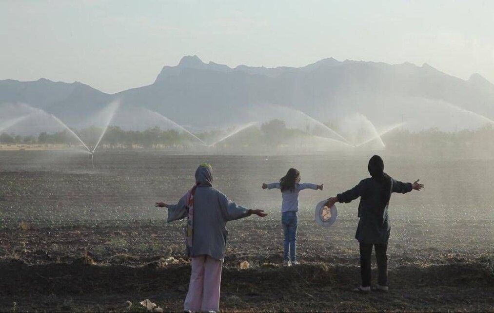 مادر محور اصلی مستند سینمایی «خانواده خلج» است