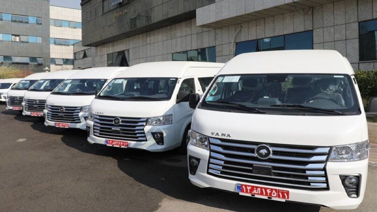 رونمایی از ۱۰ خودروی ون برای آزمایشگاه سیار سنجش آلودگی محیط زیستی شهر‌های صنعتی 