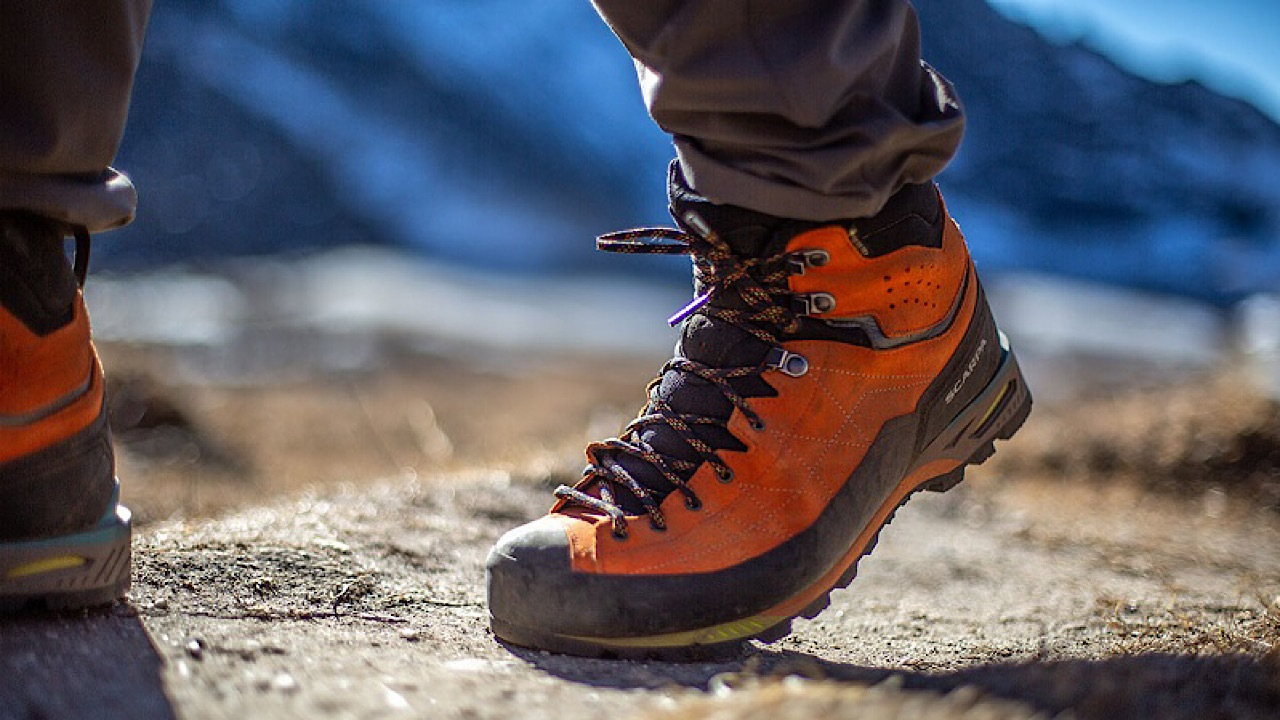 راهنمای کامل تعمیر کفش‌های ورزشی، کوهنوردی و روزمره