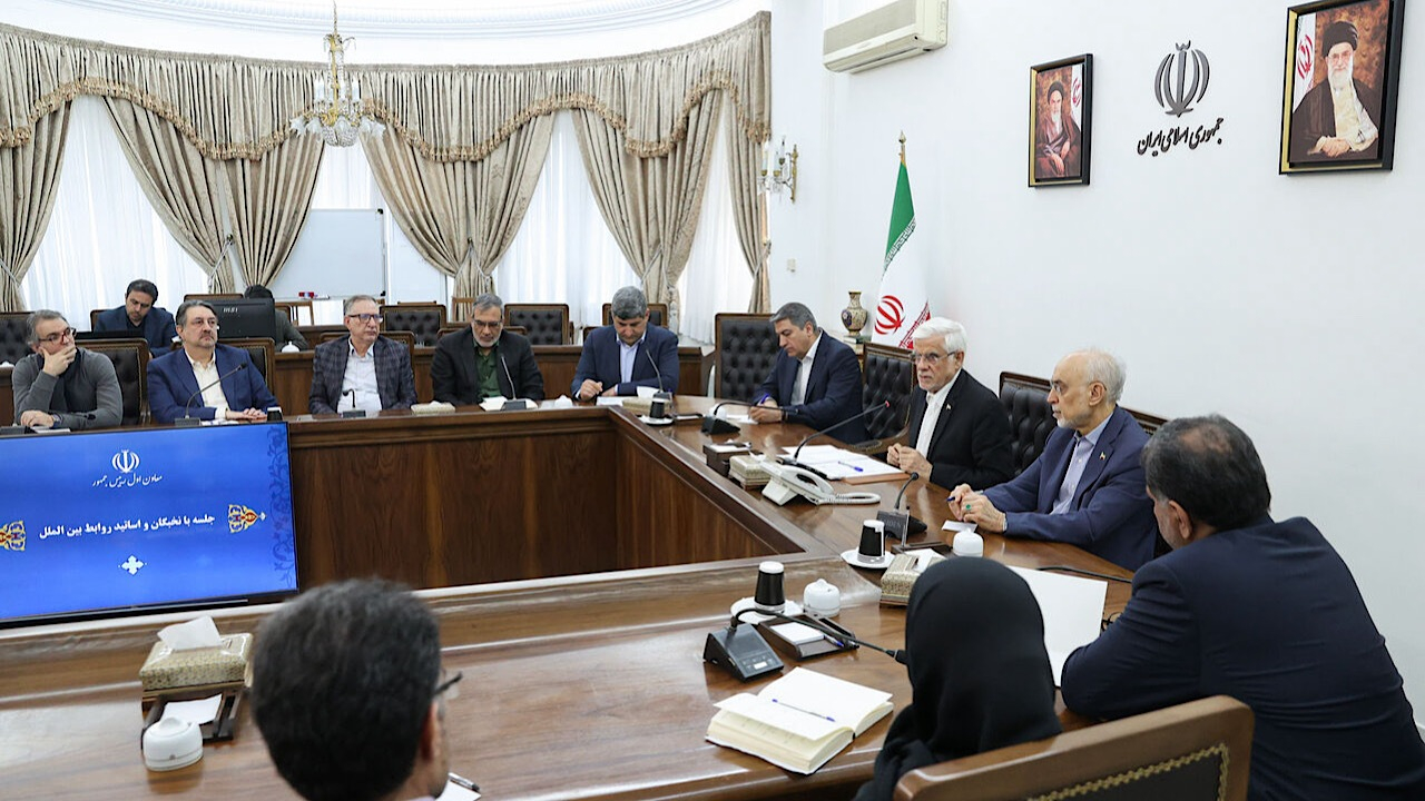 عارف: سیاست خارجی باید در خدمت اقتصاد و تقویت سرمایه اجتماعی قرار گیرد