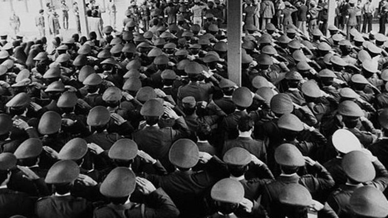 قابی از بیعت با امام خمینی (ره) که در تاریخ انقلاب اسلامی ماندگار شد + فیلم