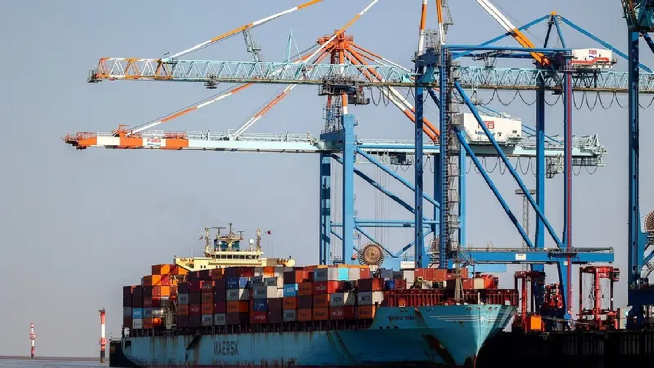 یک کشتی تجاری برای نخستین بار در دو سال گذشته از دریای سرخ عبور کرد