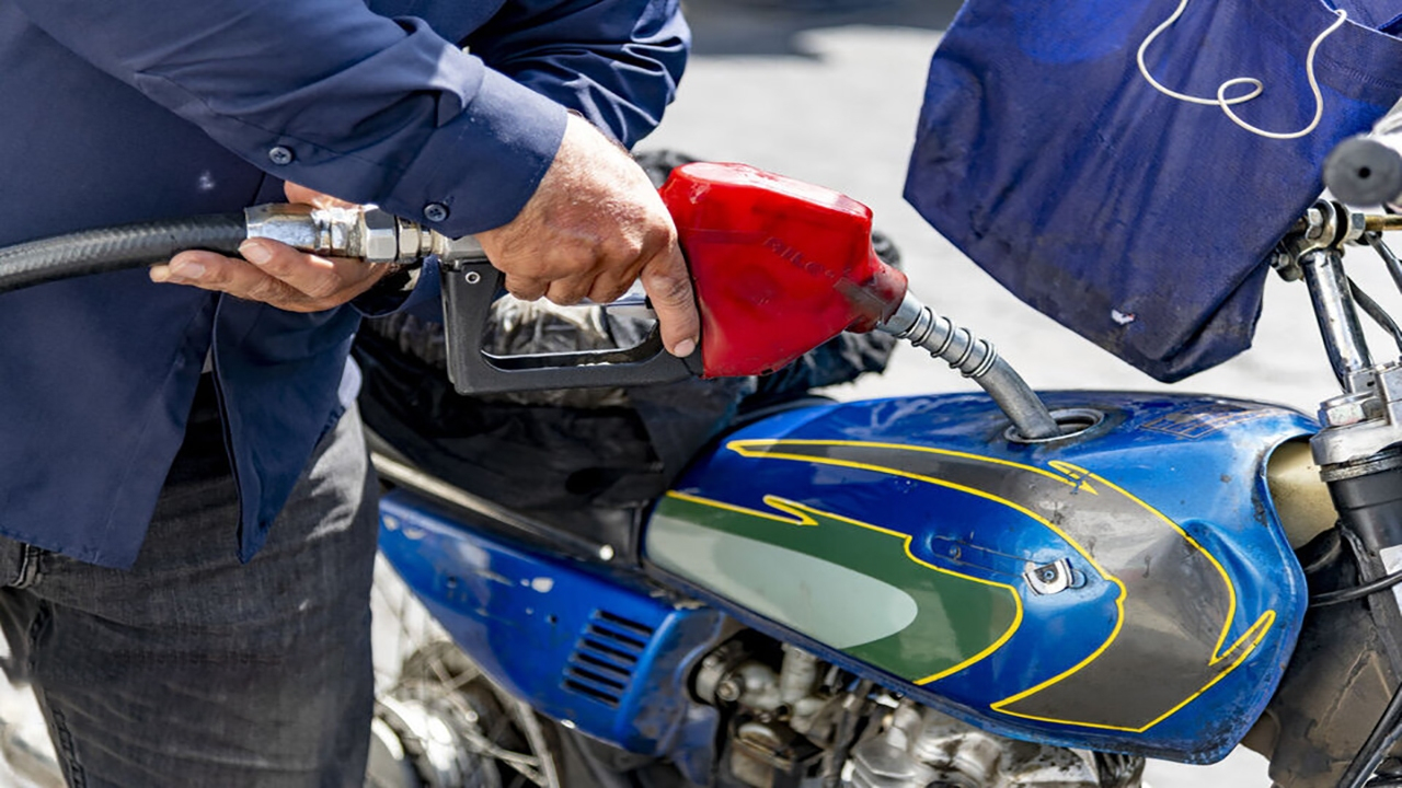 مصرف ۱،۱۱۳،۳۰۰،۰۰۰،۰۰۰ تومان بنزین در موتورسیکلتها