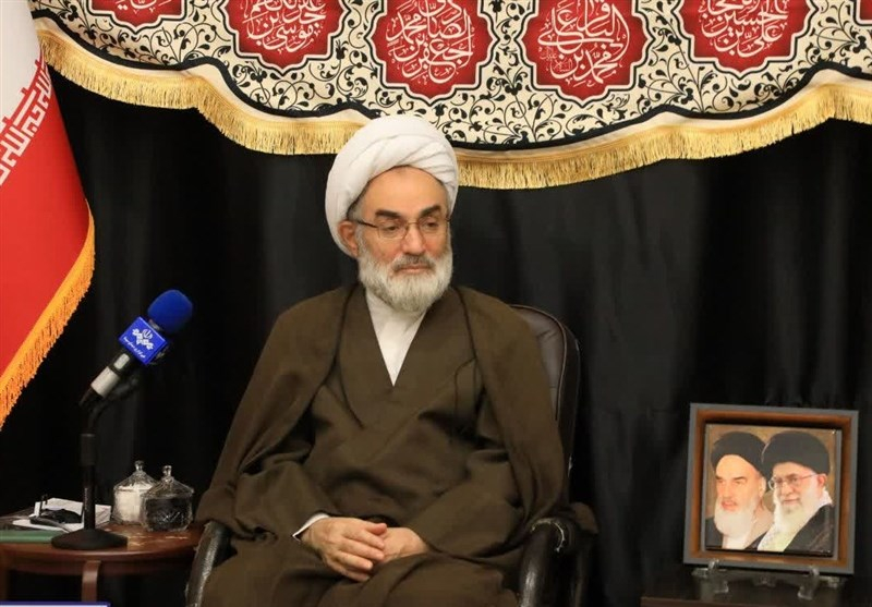 رمز ایستادگی جامعه در برابر در برابر هجمههای فرهنگی چیست؟