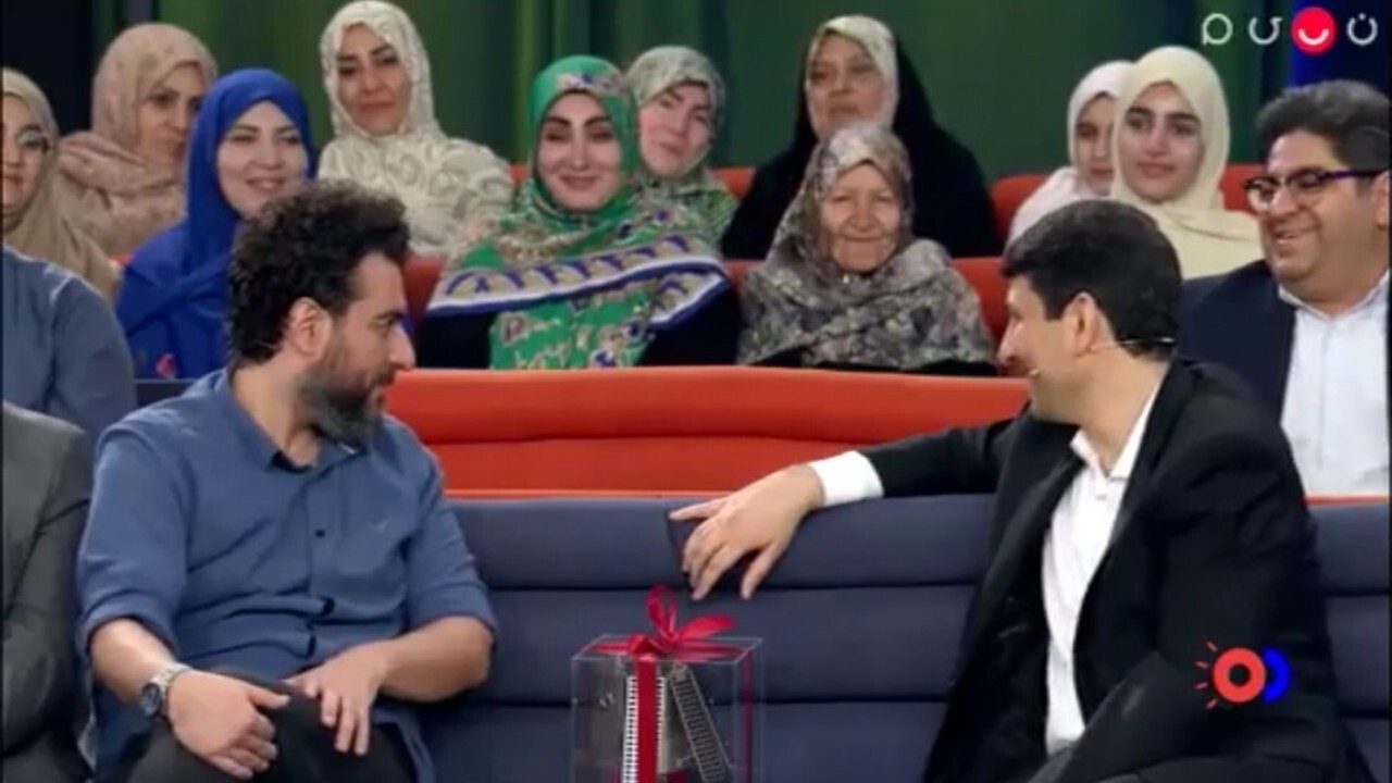 چالش وزیر ارتباطات در لایه کردن توپ توسط جناب خان + فیلم