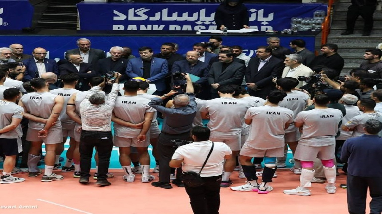 رونمایی از ۱۴ ملیپوش والیبال در حضور دنیامالی