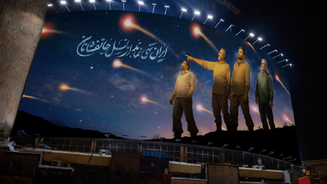 شخصیت ناشناس دیوارنگاره میدان ولیعصر را بشناسید