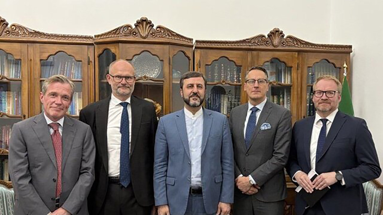 گزارش غریبآبادی از رایزنیهای دیپلماتیکش در تهران