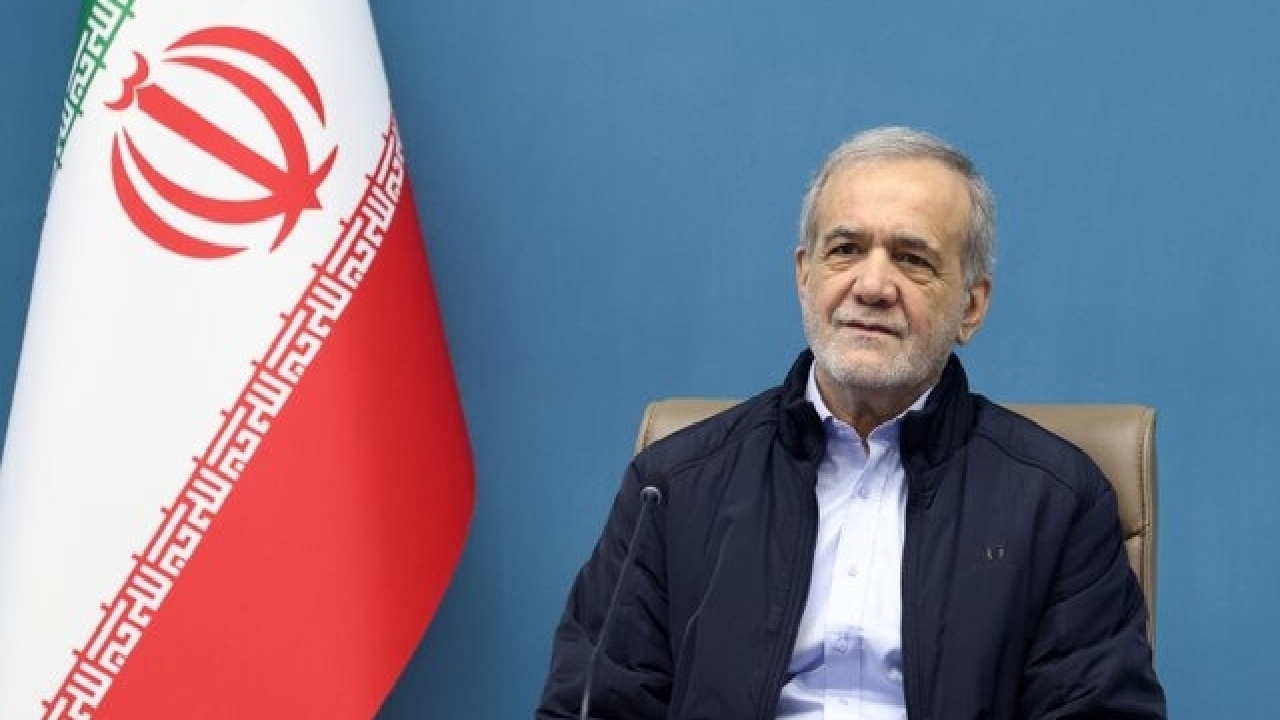 دعوت پزشکیان از مردم برای حضور پرشور در راهپیمایی ۲۲ بهمن