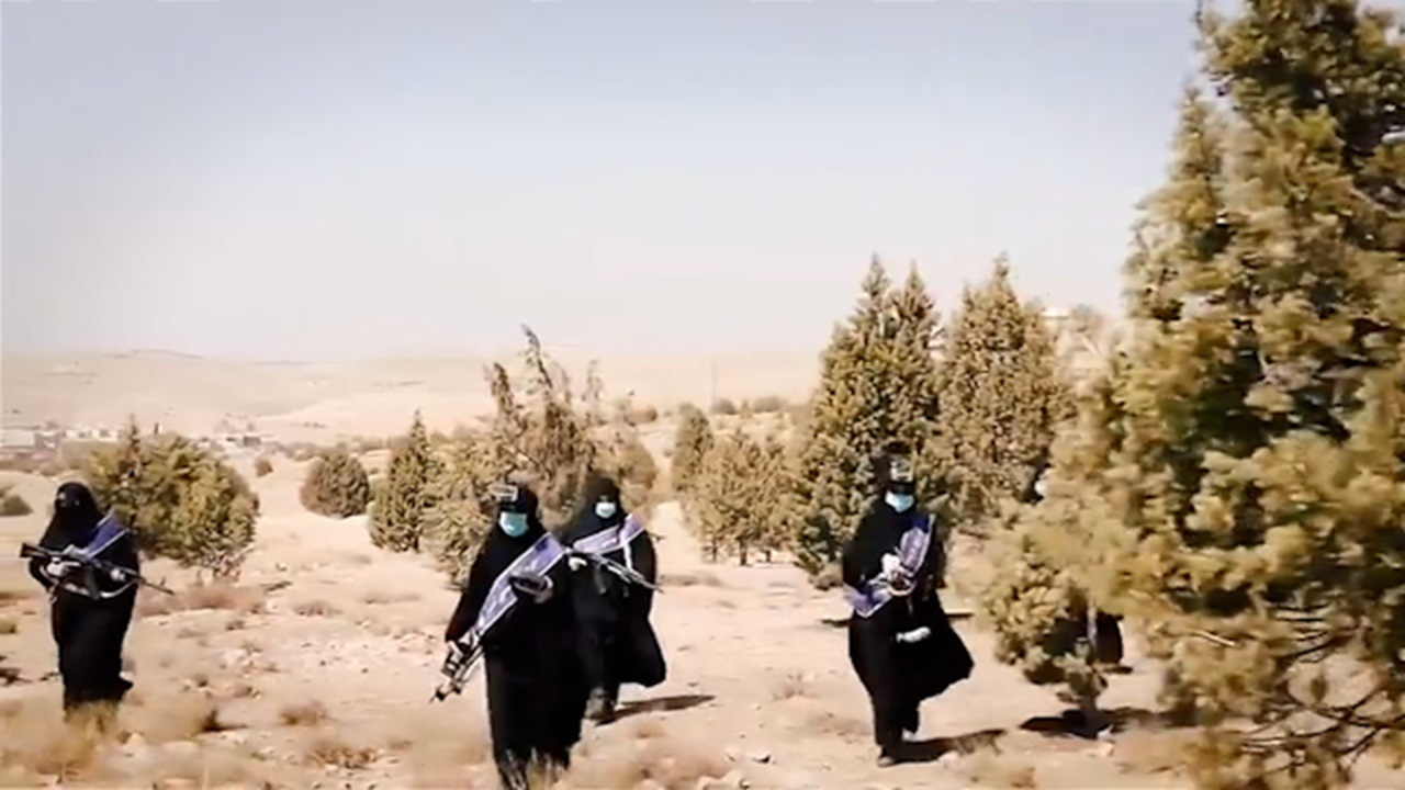 از رژه متفاوت زنان با ریزپرنده‌های FPV تا انهدام بزرگ + فیلم