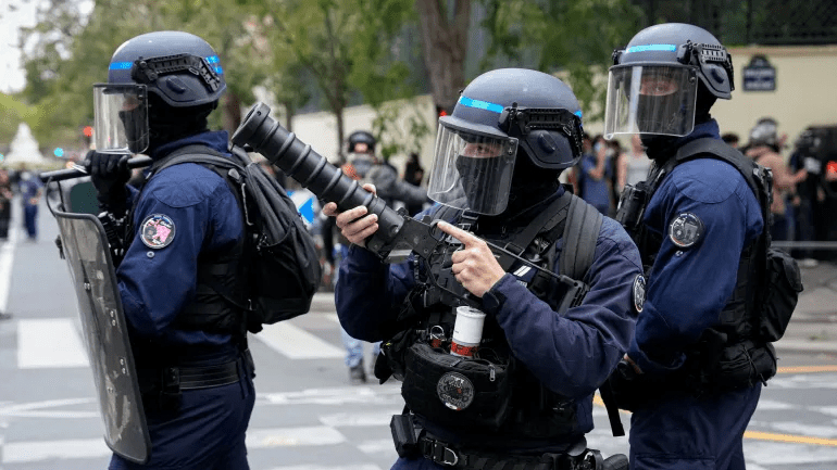 آمادهباش گسترده پلیس فرانسه برای سرکوب اعتراضات
