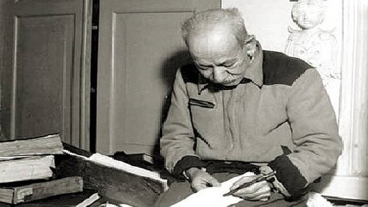 «دخو» درباره شهید جنبش ملی ایران چه سرود؟