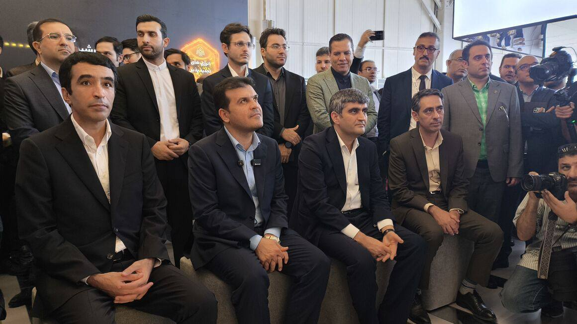 رونمایی از گام دوم مرکز مدیریت همزمان چاه، مخزن/ نخستین پالایشگاه دیجیتال کشور سال آینده افتتاح میشود