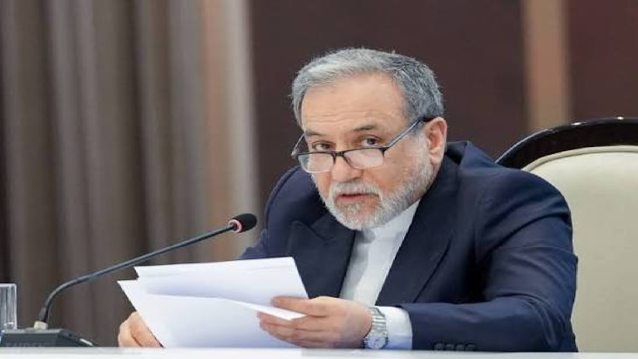 پیام اینستاگرامی عراقچی در پی دریافت نامه‌ای از دانش آموز بازمانده‌ی مدرسه میناب