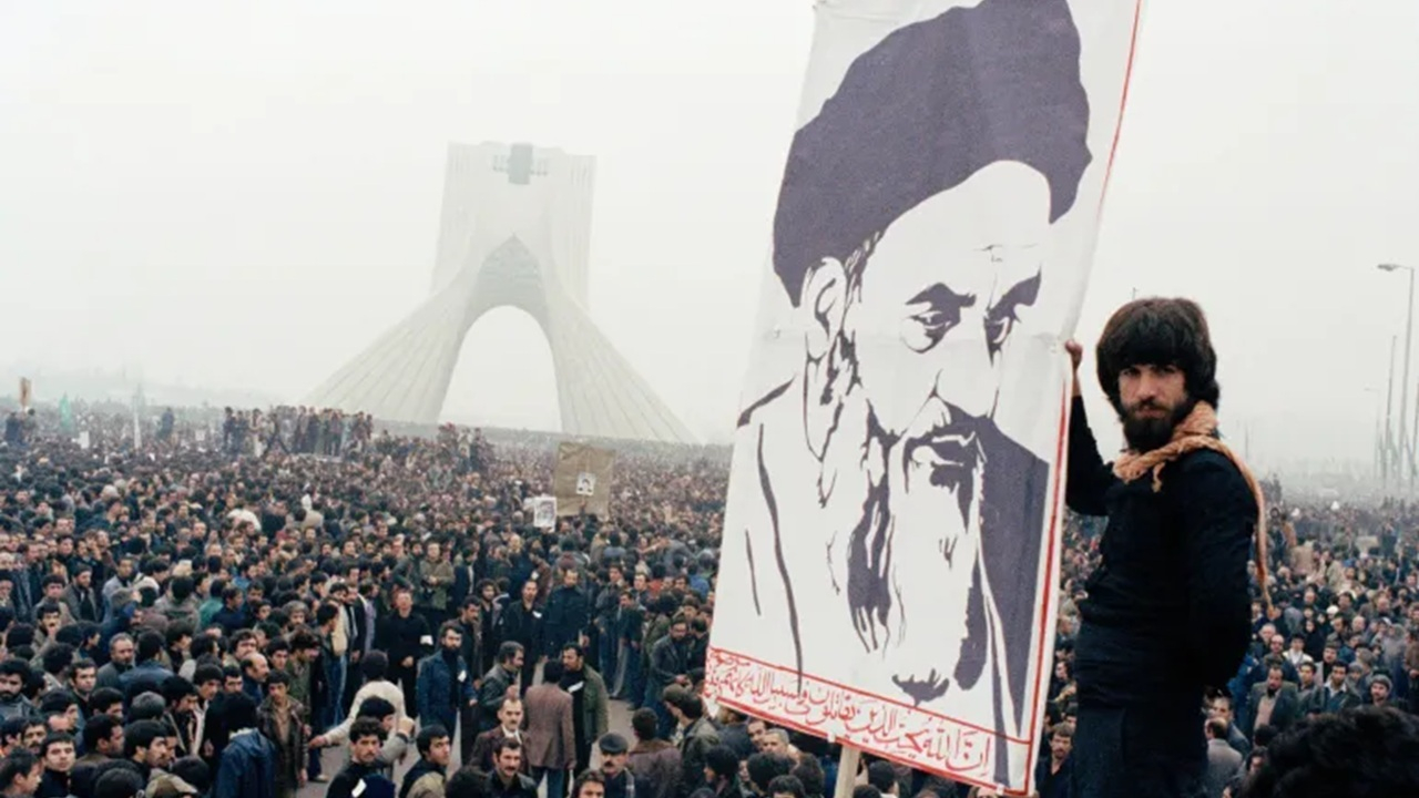 از فتوای تنباکو تا انقلاب اسلامی؛ روایت یک پیوند تاریخی میان دین و مردم + فیلم
