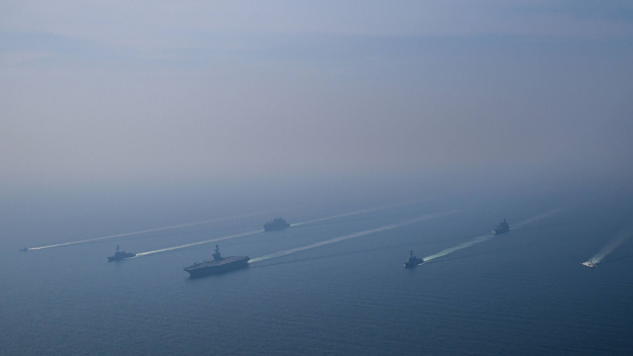 گروه ضربت ناو هواپیمابر آبراهام لینکلن به دریای عرب منتقل شد