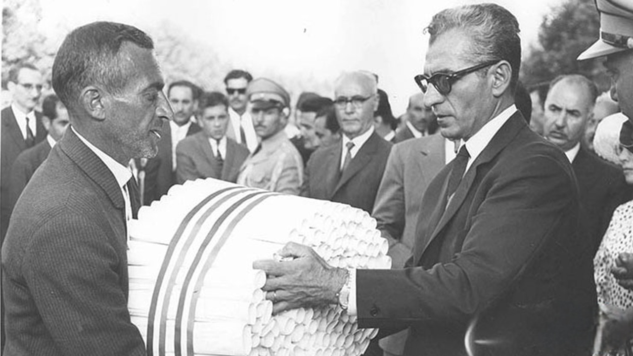 انقلاب سفید پهلوی؛ اصلاحاتی که تولید و کشاورزی را ساقط کرد + فیلم