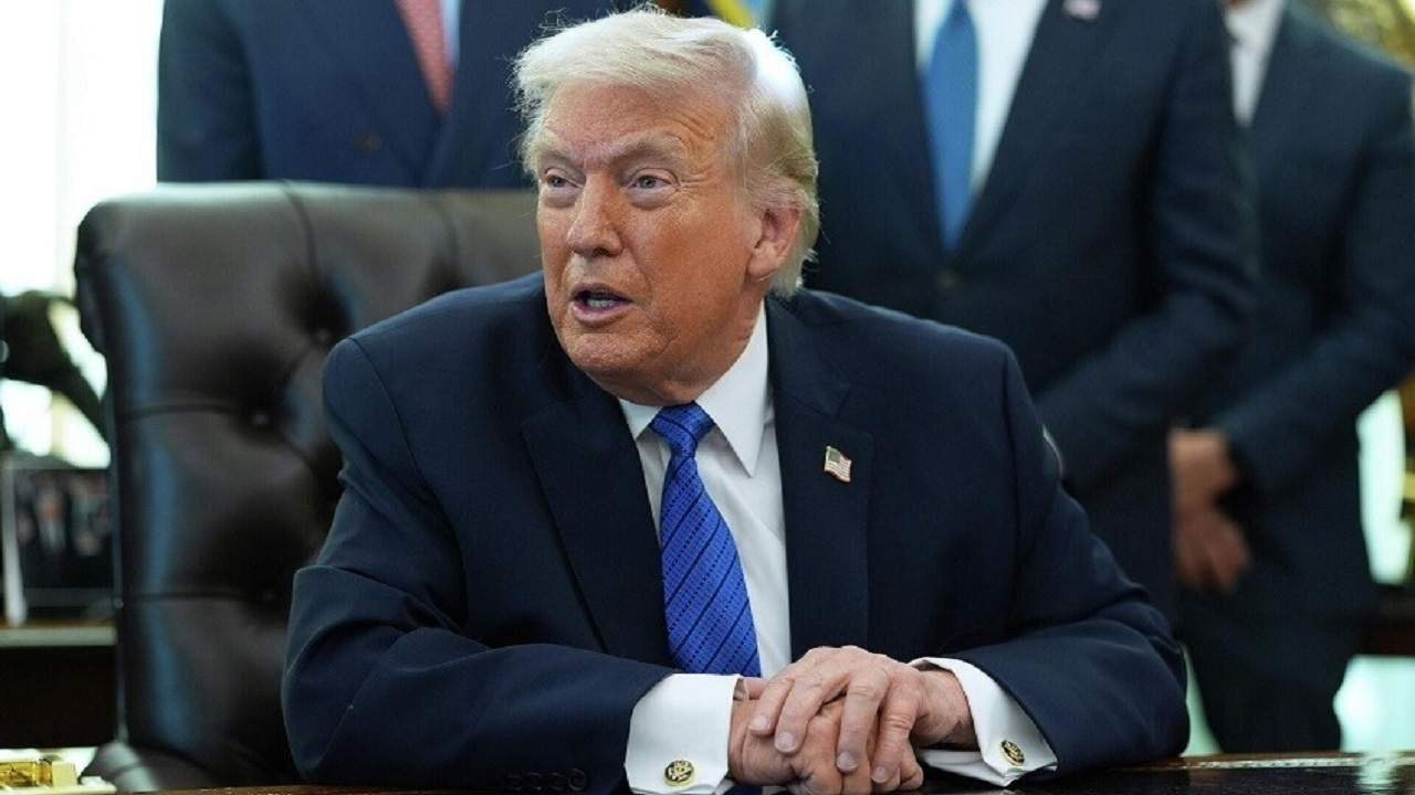 تقابل ترامپ با دیوان عالی آمریکا با امضای تعرفه ۱۰ درصدی